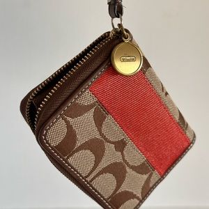 Coach Bi-Fold Zipper Wallet, excellent condition